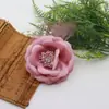 0366 Broche de Tela Floral Estilo Coreano para Mujer con Gemas Artificiales Incrustadas de Resina, Broche Decorativo de Flor, Origen y Suministro