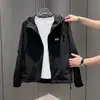 Jaqueta Cardigan Casual com Capuz Bordada, à Prova de Vento, Tendência para Primavera e Outono, Versátil e Bonita, com Zíper