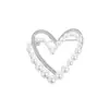 Broche único de perlas con diseño de corazón 2024 nueva moda otoño e invierno corsage accesorios de alfiler delicados para mujer Corea del Sur