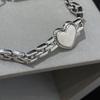 Pulseira de corrente com pingente de coração Love personalizada feminina luxo leve design de nicho em formato de coração joias simples de alta qualidade ao vivo quente