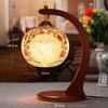Lámpara de Mesa Recortada de Jingdezhen Clásica Cálida Cerámica Creativa Lámpara de Mesa de Noche para Dormitorio Sala de Estar Estudio Decoración Led