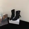 Tacón grueso punta fina versátil 2026 retro piel botines cortos botas de jinete hebilla nueva estilo coreano otoño e invierno plisado