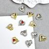 Joyería para uñas estilo lujo ligero amor hueco joyería de aleación aleación roja día de san valentín joyería para uñas accesorios al por mayor