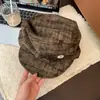 Boina Artística Plissada Nuvem Multicor Estilo Japonês para Mulheres, Fina Versátil para Primavera e Outono, Chapéu de Artista Afina o Rosto, Chapéu Boina