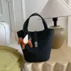 Nova Moda Cesta Bag Fashion 2026 para Mulheres, Bolsa de Ombro de Alto Valor, Bolsa Transversal Simples de Cor Sólida Nicho