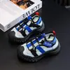 Sandálias de Malha Respirável Vazadas Estilo Novo Verão 2026 para Crianças Meninas e Meninos, Tênis Esportivos de Estilo Igual para Meninas, Sapatos de Verão