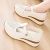 Zapatos cómodos para mujer, zapatos de cuero calados, nuevo modelo de verano 2026, zapatos casuales de velcro con cuña de suela gruesa, zapatos para caminar para mujer