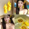 Atmósfera Veraniega de Marea Flor Amarilla Borla Clip para Oreja Pendientes sin Perforación para Mujer Vacaciones en la Costa Pendientes Exagerados