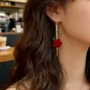 Nuevos Pendientes de Flor de Rosa de Terciopelo Rojo Otoño e Invierno para Mujer, Pendientes de Alta Gama Modernos y Versátiles, Lujo Accesible, Pendientes Adelgazantes