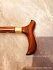 Bastón de palo de rosa de hoja pequeña al por mayor bastón de sándalo bastón de madera maciza bastón de senderismo regalo práctico para celebración de cumpleaños bastón antideslizante para ancianos