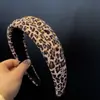 Faixa de Cabelo Irregular com Estampa de Leopardo Nova Coreana Design Original Faixa de Cabelo com Letra e Strass Clássico Ins Versátil Grampo de Cabelo