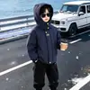 Jaqueta Masculina Plus Veludo Parka Infantil Outono e Inverno 2026 Novo Estilo Roupas de Algodão para Bebê Menino Roupas de Inverno Roupas para Crianças Pequenas