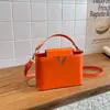 Transfronterizo 2026 Primavera/Verano Nueva Moda Bolso de Hombro Cruzado Metálico en Forma de V Gran Capacidad Simple Versátil