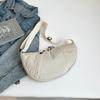 Bolso de tela multicapa para mujer, bandolera de hombro estilo coreano, nuevo bolso informal de color sólido estilo occidental, bolso de bola de masa texturizada para mujer, 2025