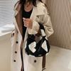 Bolso de peluche japonés para mujer, bolso de hombro elegante y bonito, bolso de mano personalizado y a la moda para otoño e invierno 2021.
