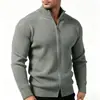 Nueva colección Otoño/Invierno 2026: Suéter de punto abierto para hombre estilo europeo y americano con cuello alto, una prenda de punto moderna y casual para hombres jóvenes