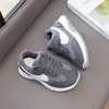 Tênis esportivos impermeáveis infantis para crianças maiores e estudantes, sapatos brancos antiderrapantes, novos tênis de corrida confortáveis para primavera e outono para meninos e meninas, estilosos
