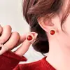 2026 Nuevos Pendientes Rojos Perlados Festivos de Moda Estilo Retro de Hong Kong Pendientes Elegantes Pendientes de Lujo Ligero de Gama Alta para Mujeres