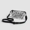 Bolsa de Corrente Geométrica a Laser para Mulheres 2026 Nova Moda de Verão Dobrável Quadrada Acolchoada Transversal Pequena