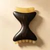 Masajeador rascador de cuerno de sándalo verde, peine de masaje de cuerno con forma de arco, peine de madera portátil para uso doméstico, peine de cuerno portátil
