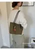 Bolso tejido retro de moda para mujer, nueva colección otoño/invierno 2026, popular bolso de hombro para el día a día, moderno bolso tote tipo cubo