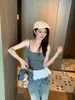 Camisola de encaje estilo dulce con retazos, cuello en U, copas extraíbles y hermosas tiras cruzadas en la espalda