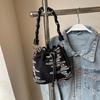 Bolsa Pequeña Casual Tejida con Cordón de Rayas Arcoíris para Mujer 2024 Nueva Bolsa de Hombro Combinable Estilo Occidental Bandolera Tipo Cubo