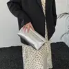Bolsa de Embreagem Simples para Mulheres 2026 Novo Modelo Brilhante Plissada Bolsa de Armazenamento de Alta Qualidade Personalizada Borda Enrolada Bolsa de Braço