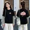 Camiseta listrada estilosa de manga comprida para meninas, nova coleção primavera/outono, top de algodão estampado casual para meninas pequenas e mais velhas