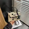 Bolsa Kelly com Bolinhas de Design de Nicho para Mulheres 2026 Nova Moda Bolsa de Mão para o Dia a Dia Bolsa Transversal Bolsa Quadrada Pequena Casual Elegante
