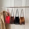 Tendencia de Moda Europea y Americana Bolso Retro con Borlas Otoño e Invierno Nuevo Simple de un Solo Hombro Bolso para Suegra Bolso de Mano Tipo Cubo para Viajes