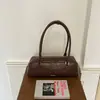 Bolsa de antebraço feminina 2026 nova tendência outono popular retrô bolsa para o dia a dia com toque de alta qualidade, bolsa niche de luxo leve baguete