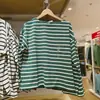 Camiseta a rayas de manga larga para mujer Otoño 2023 con abertura en el bajo Cuello barco Camiseta interior Tipo holgado Y460297