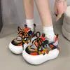 Zapatillas de plataforma modernas y únicas, zapatos casuales blancos para mujer, nueva colección primavera/otoño 2026, mocasines de suela gruesa para mujer