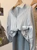 Recomendación de Calidad Muyang: Camisa de Manga Larga con Textura Vertical Bicolor para Mujer 2026, Corte Holgado, Sensación Elegante y de Alta Gama