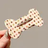 Color café con leche clip de pico de pato floral pasador grande para recogido en la nuca, accesorio de pelo de felpa nuevo de otoño e invierno 2026 para mujer