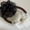 Elástico de Cabelo Scrunchie Elegante Estilo Coreano com Bolinhas em Organza de Camada Dupla e Malha, Acessório de Cabelo com Toque de Luxo, Prendedor de Coque Exquisito para Mulheres