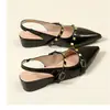 Sapatos Femininos Tendência e Estilosos 2026 Verão Elegantes Mary Jane Bico Fino Com Tachas Mocassins Rasos de Couro Envernizado