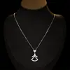Colar Choker Corrente de Clavícula de Temperamento de Luxo Leve Versátil Ventilador de Zircônia Esmeralda Retro Europeu e Americano