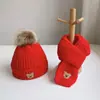 Conjunto de Chapéu e Cachecol Estilo Coreano para Crianças 2 Peças Outono e Inverno Meninos e Meninas Letras Bordadas Conjunto Versátil Chapéu de Lã para Bebê