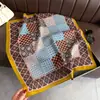 Lenço Quadrado Pequeno de Algodão e Linho Espinha de Peixe com Estampa Artística Lenço de Cabeça Imitação de Veludo Lenço para Proteger do Sol Lenço Feminino