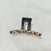 Presilha de Cabelo Vintage com Estampa de Leopardo na Cor Café, Presilha Tubarão Estilo Hong Kong com Design Sofisticado e Elegante para Acessório de Cabelo na Parte de Trás da Cabeça