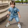 Conjunto de Camisa de Mezclilla para Niños Estilo Coreano Verano Nuevo Modelo 2026 Atuendo de Verano Elegante y a la Moda para Niños Conjunto de Dos Piezas Moderno para Niños