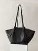 Bolsa Tote Transfronteiriça Yu Mesmo Estilo Bolsa Asa Europeia e Americana Grande Capacidade Bolsa de Trabalho Moda Versátil Bolsa de Ombro para Mulheres Atacado