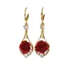 Brincos Populares de Rosa Vermelha com um Toque de Luxo Leve, Strass Brilhantes, Brincos Festivos, Acessórios de Orelha Retro de Luxo Leve na Moda e Elegantes