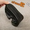 Novos sapatos de mãe de couro macio mais vendidos no exterior, sapatos slip-on respiráveis e antiderrapantes bordados para pessoas de meia-idade e idosos