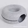 Nido redondo para gato mascota de color gris oscuro, cama túnel con juguete, casa para gatos de fieltro con forma de dona, adecuada para todas las estaciones
