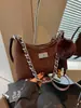 Elegante bolso de dos tonos para mujer, nuevo modelo de moda 2026, bolso de hombro simple, versátil para el trabajo y uso casual, bolso cruzado