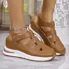 Sapatos Respiráveis Femininos para Sair 2026 Novidades de Verão Comércio Exterior Moda Transfronteiriça Simples Leve Velcro Bico Redondo Aumentadores de Altura Versátil