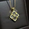 Buchigao Joyería de Alta Gama Estilo Corte Encaje de Cuatro Hojas Doble Cara Cepillado Oro V Cadena Clavícula de Lujo Ligero Nicho Pendientes para Mujer